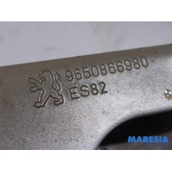 Peugeot - 207 - Motorhaube Scharnier