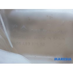 Peugeot - 207 - Front windscreen washer reservoir
