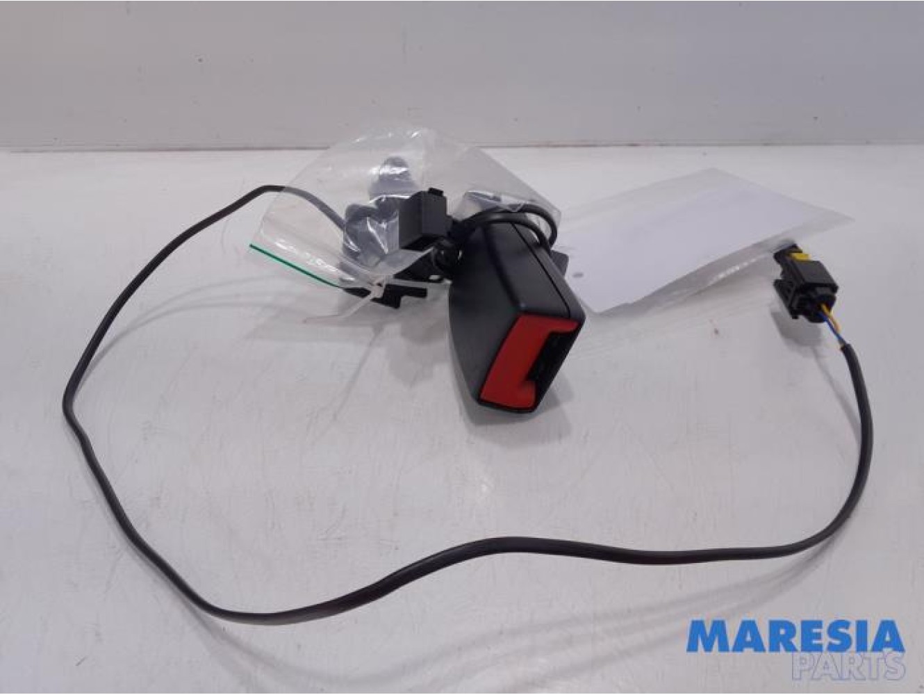 Alfa Romeo - Mito - Insertion ceinture de sécurité arrière gauche