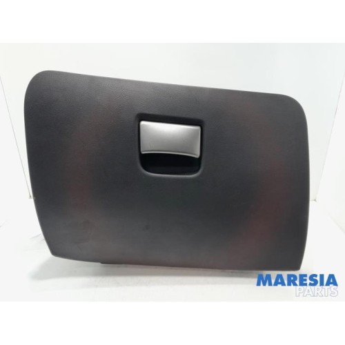 Alfa Romeo - Mito - Glovebox