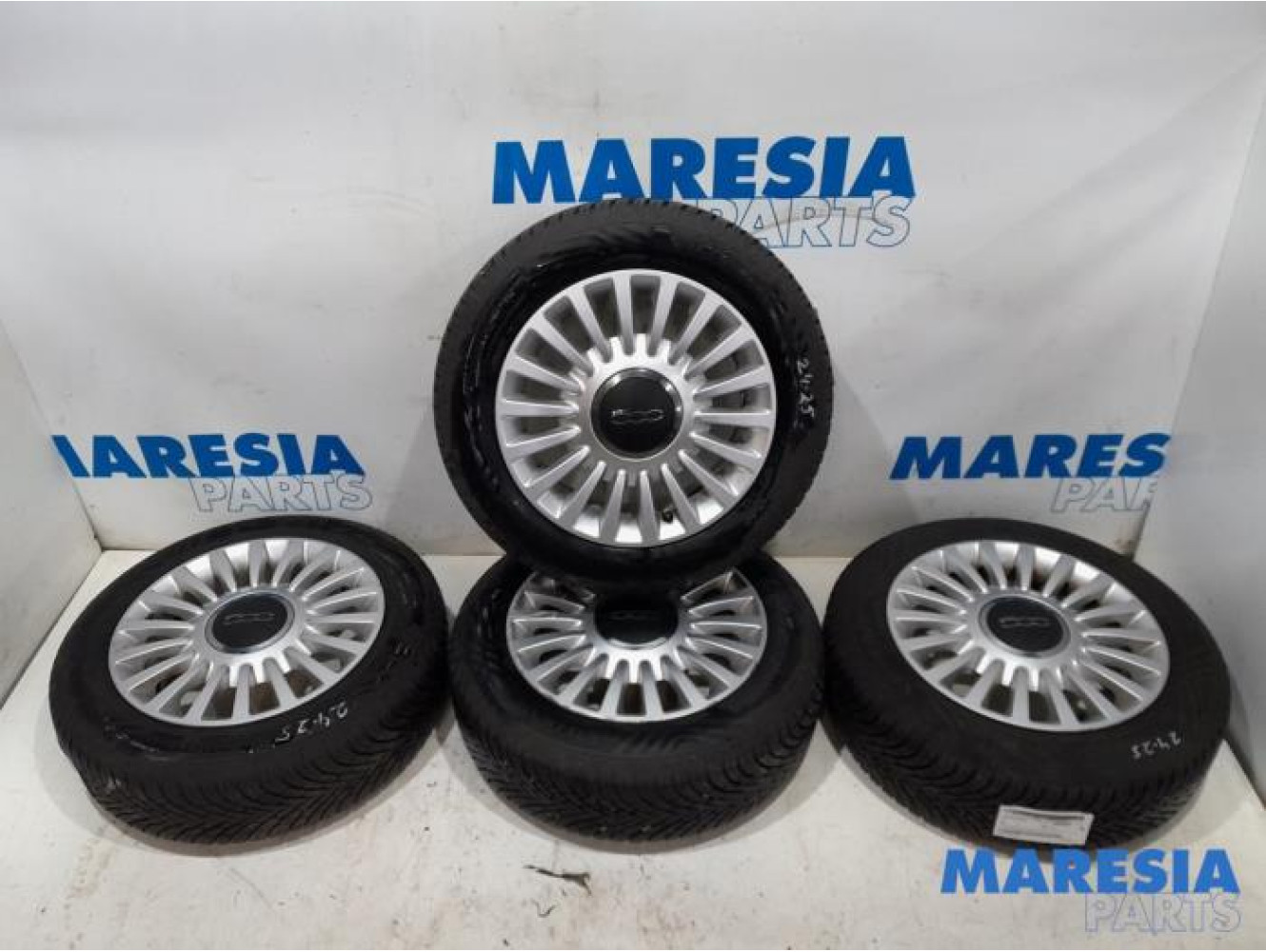 Fiat - 500 - Sportvelgenset + banden