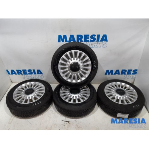 Fiat - 500 - Sportvelgenset + banden