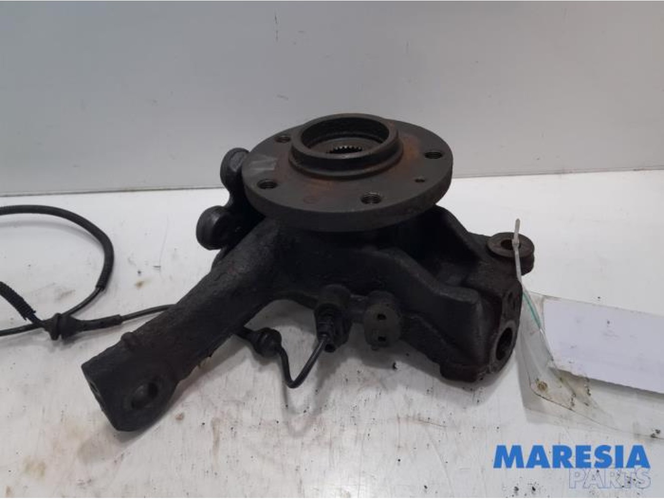 Citroen - C5 - Fusee links-voor