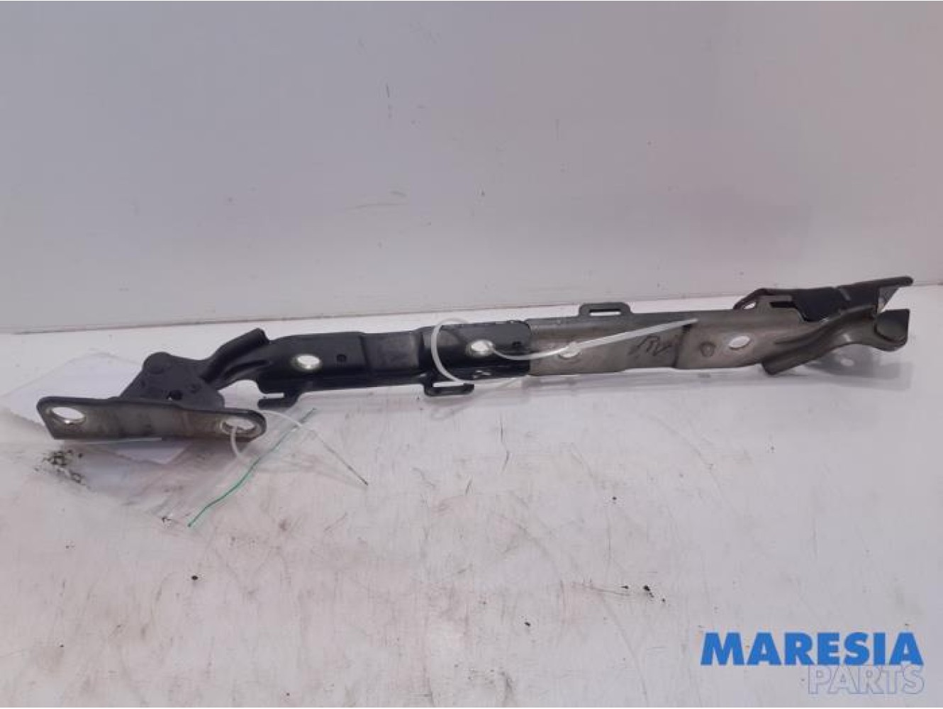 Citroen - C5 - Bonnet Hinge