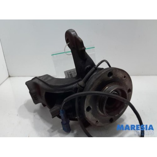 Citroen - C3 - Fusee links-voor