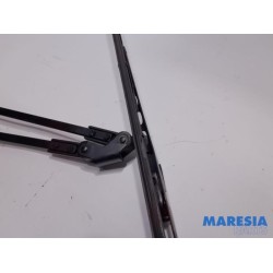 Peugeot - 107 - Front wiper arm