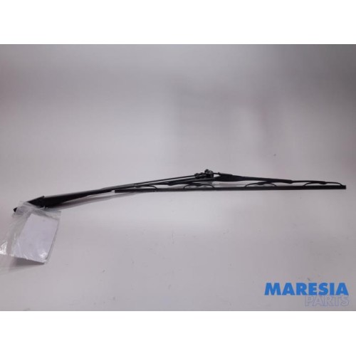 Peugeot - 107 - Front wiper arm