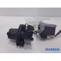 Peugeot - 107 - Tailgate lock mechanism