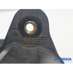 Peugeot - 107 - Tailgate lock mechanism