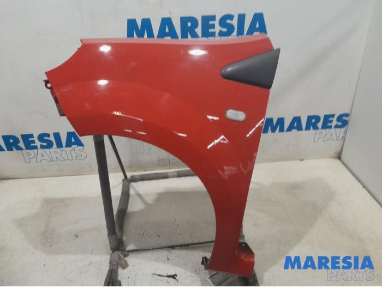 Renault - Twingo - Front wing, left