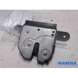 Fiat - 500 - Tailgate lock mechanism