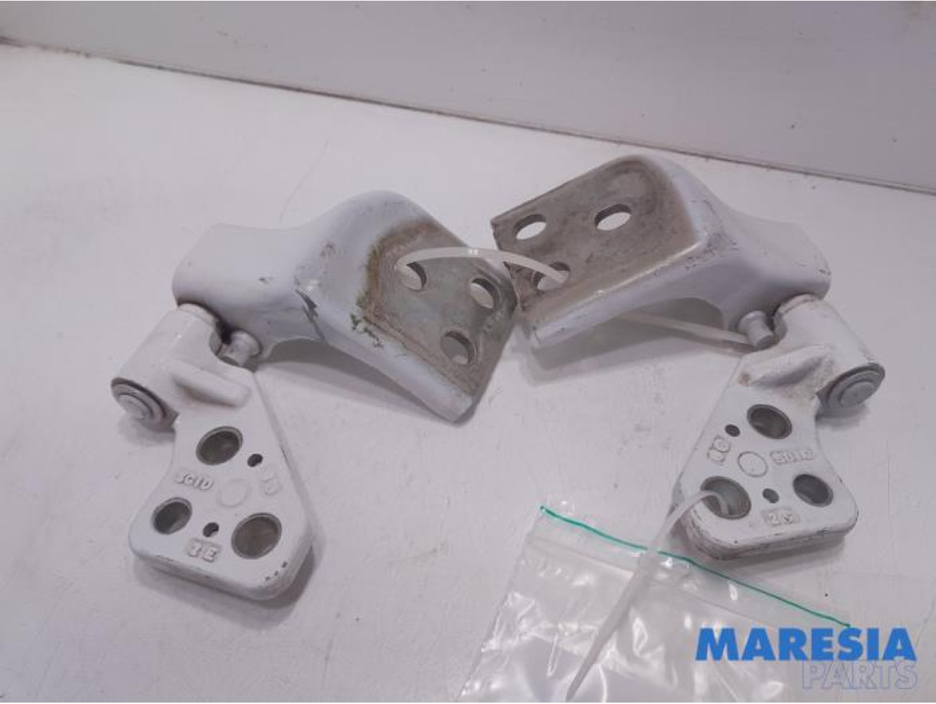 Citroen - Berlingo - Tailgate hinge