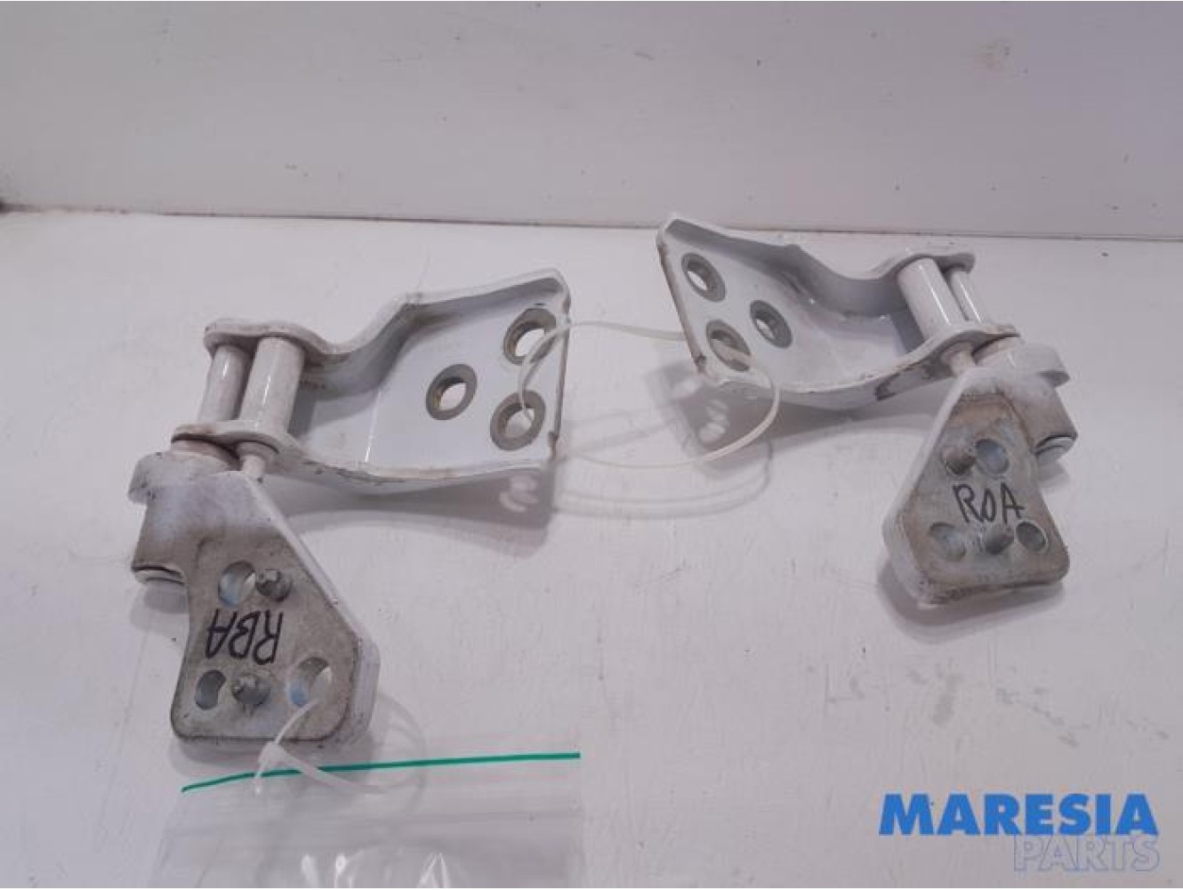 Citroen - Berlingo - Tailgate hinge