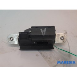 Fiat - 500 - Tailgate lock mechanism