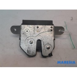 Fiat - 500 - Tailgate lock mechanism