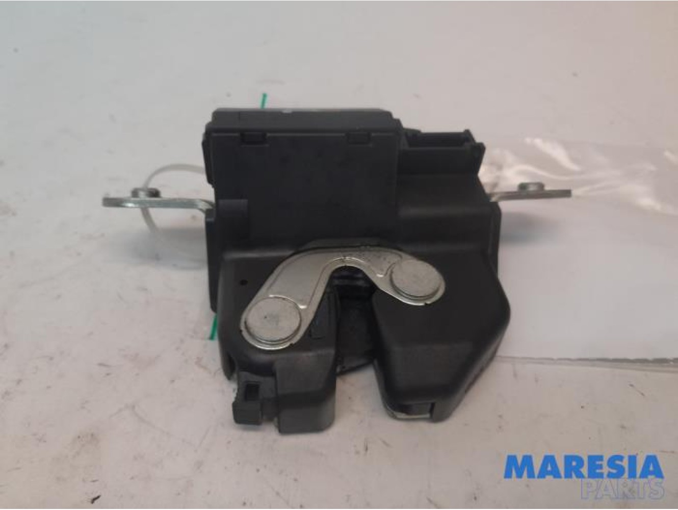 Fiat - 500 - Tailgate lock mechanism