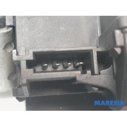 Fiat - 500 - Tailgate lock mechanism