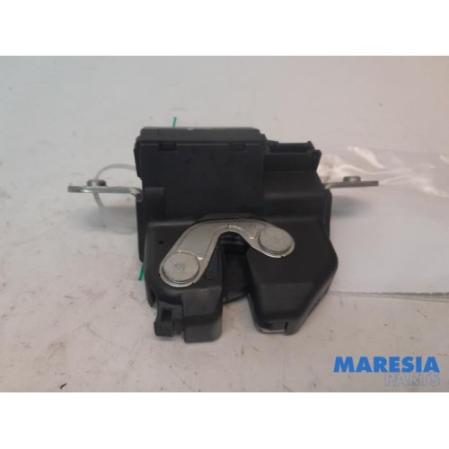 Fiat - 500 - Tailgate lock mechanism