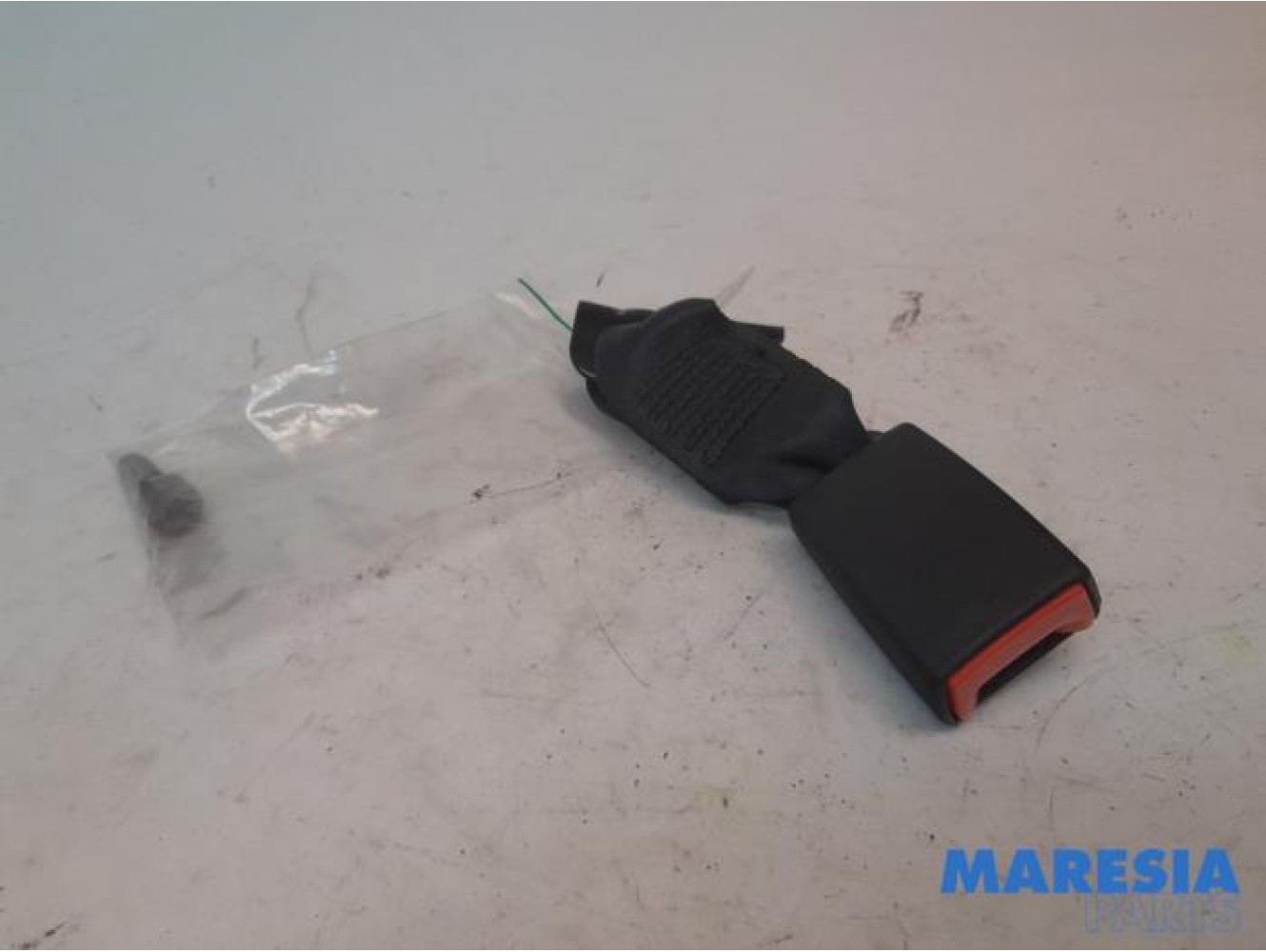 Fiat - 500 - Insertion ceinture de sécurité arrière droite