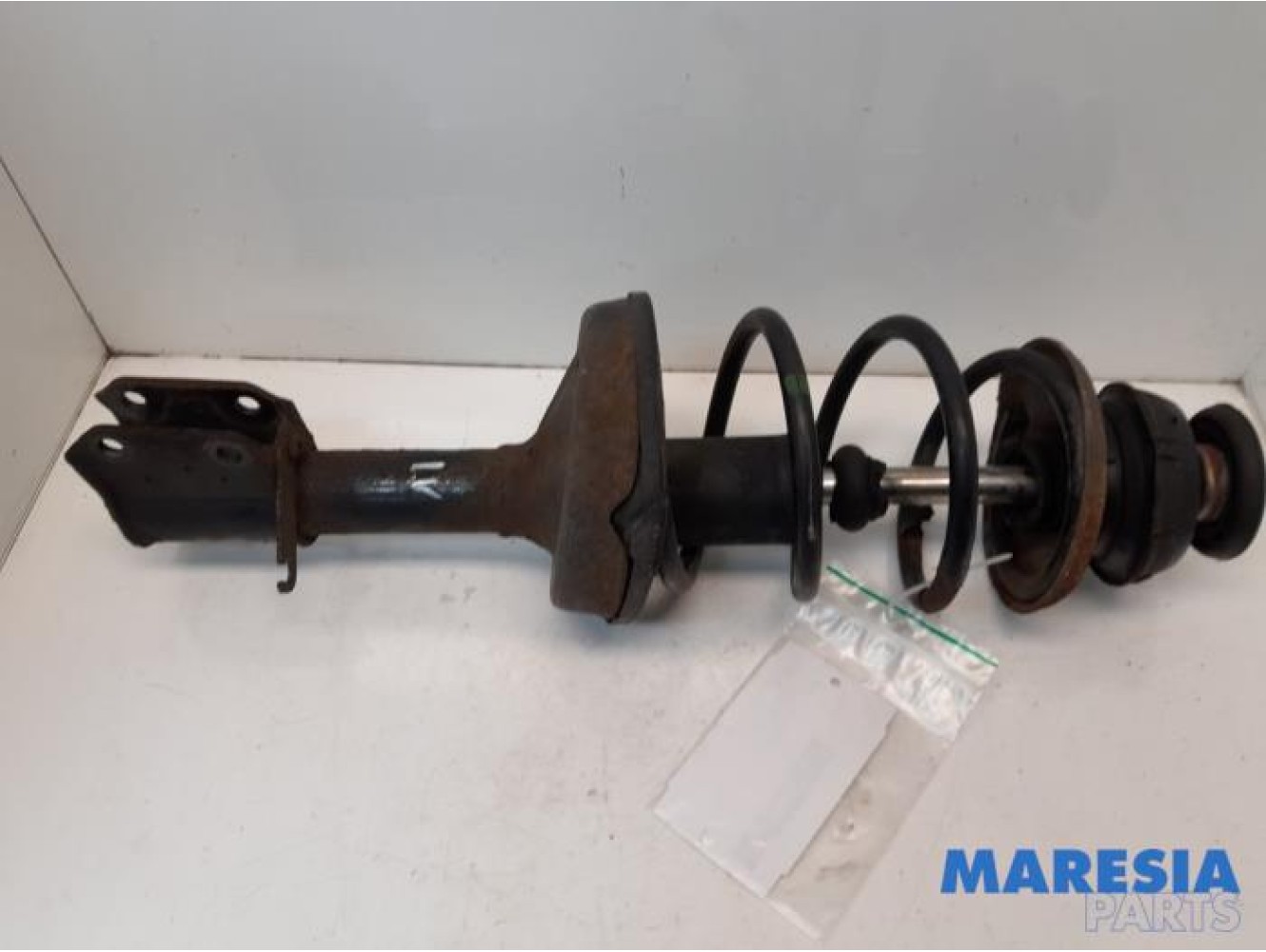 Renault - Twingo - Front shock absorber rod, left
