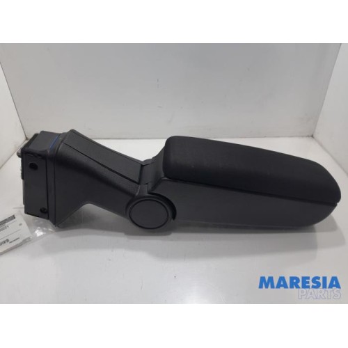 Alfa Romeo - Mito - Armrest
