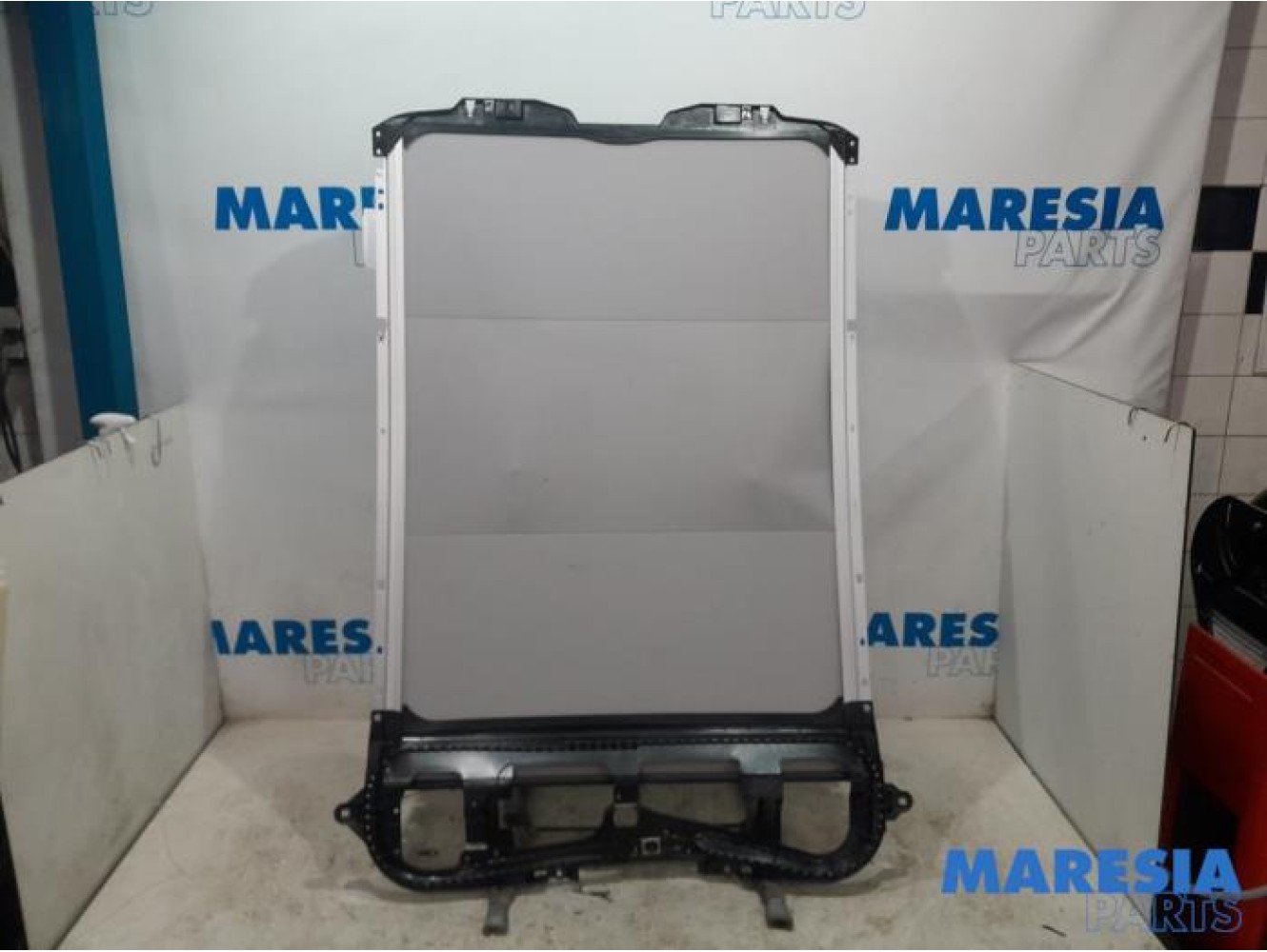 Peugeot - 3008 - Sliding headliner mechanism