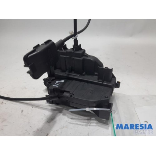 Renault - Scenic - Front door lock mechanism 4-door, right