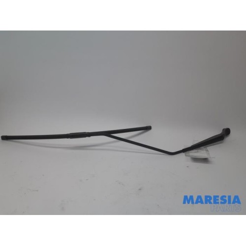 Renault - Scenic - Front wiper arm