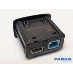 Renault - Scenic - AUX/USB aansluiting