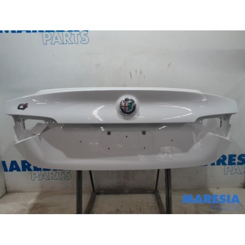 Alfa Romeo - Giulia - Tailgate