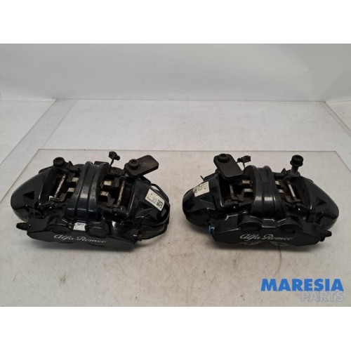 Alfa Romeo - Giulia - Front brake calliper, left