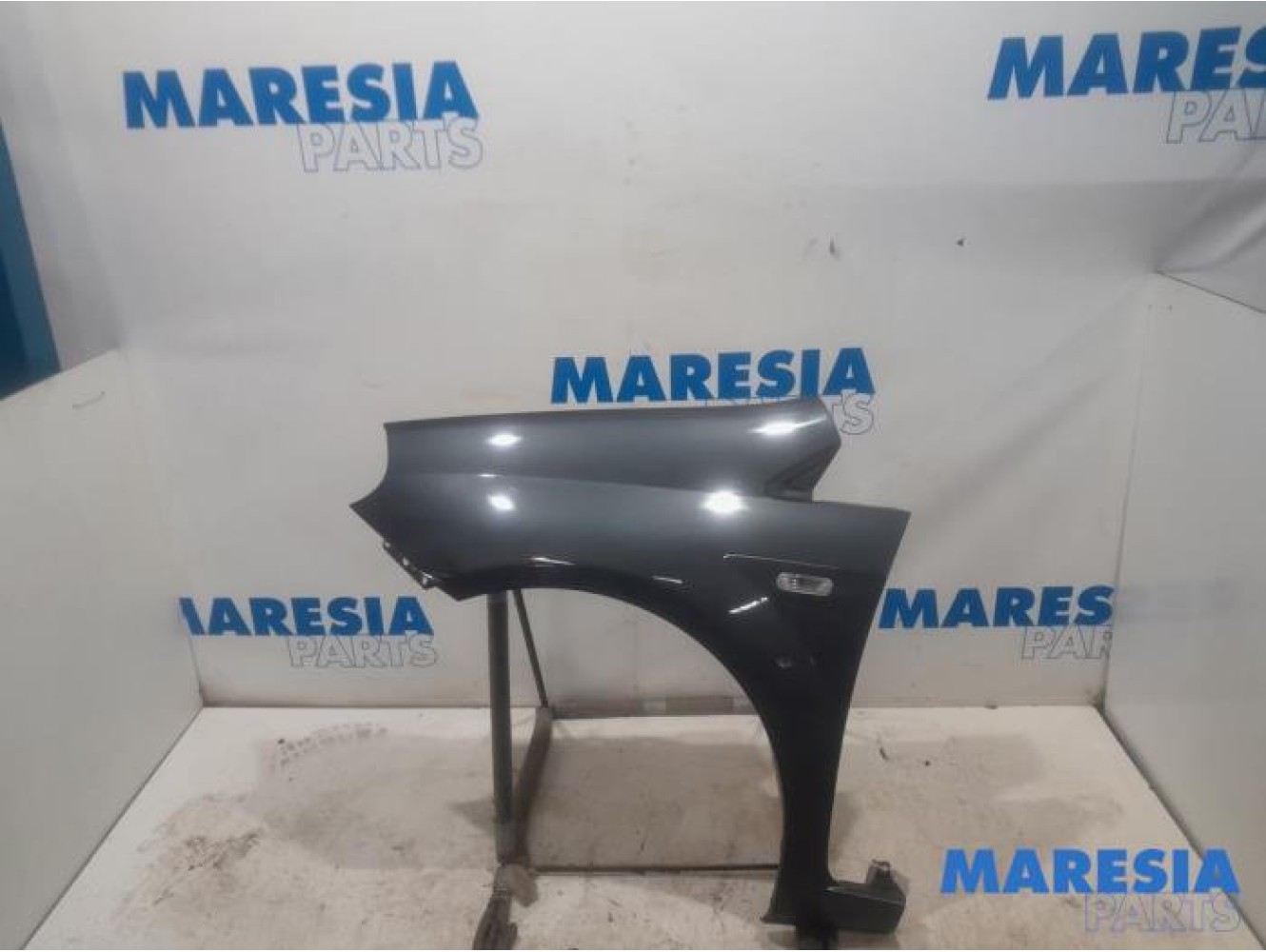 Fiat - Punto - Front wing, left