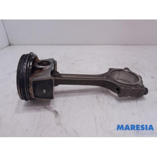 Renault - Clio - Connecting rod