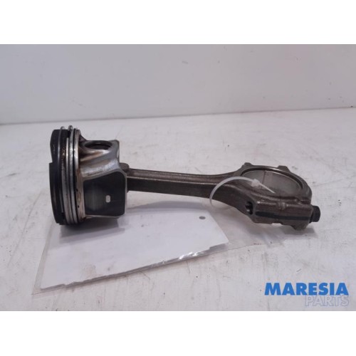 Renault - Clio - Connecting rod