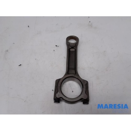 Renault - Megane - Connecting rod