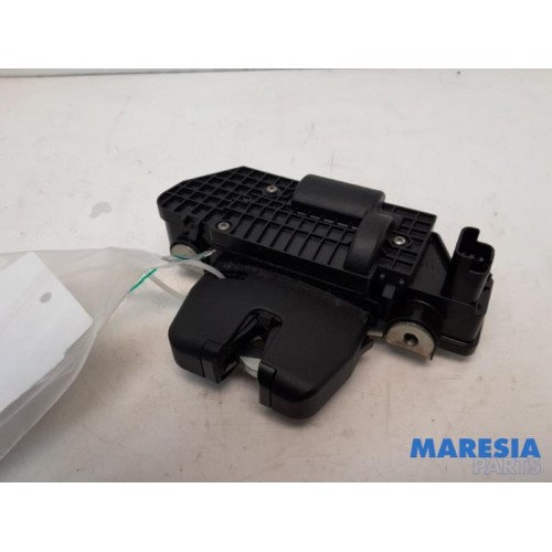 Peugeot - 3008 - Tailgate lock mechanism