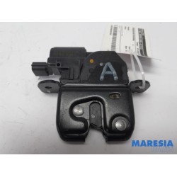 Renault - Scenic - Tailgate lock mechanism