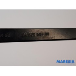Peugeot - 3008 - Front wiper arm