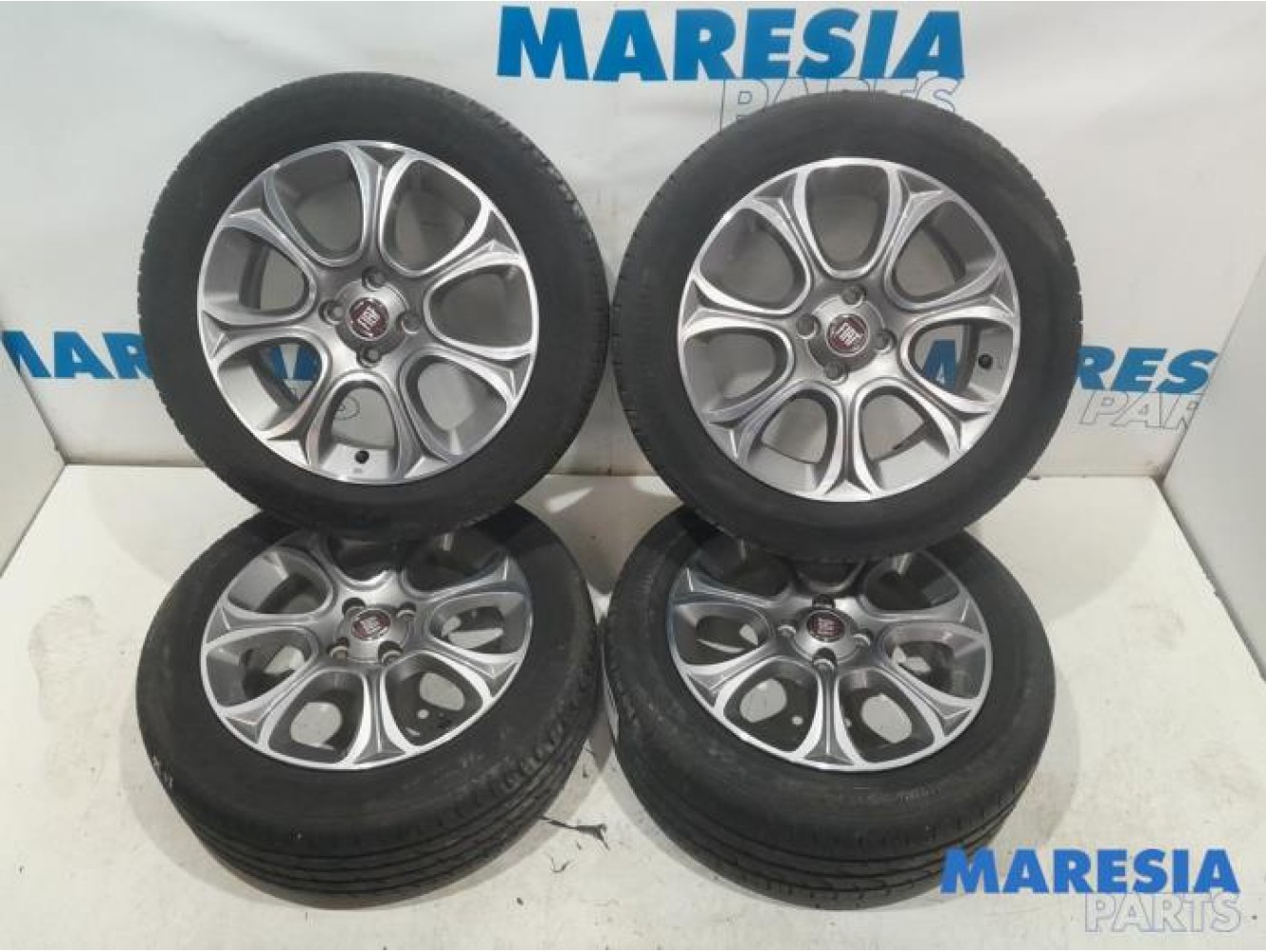 Fiat - Punto - Sportvelgenset + banden