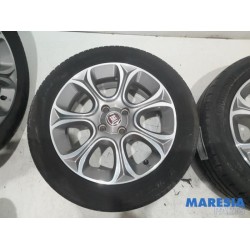 Fiat - Punto - Sportvelgenset + banden