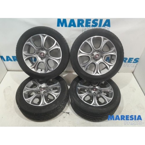 Fiat - Punto - Sportvelgenset + banden
