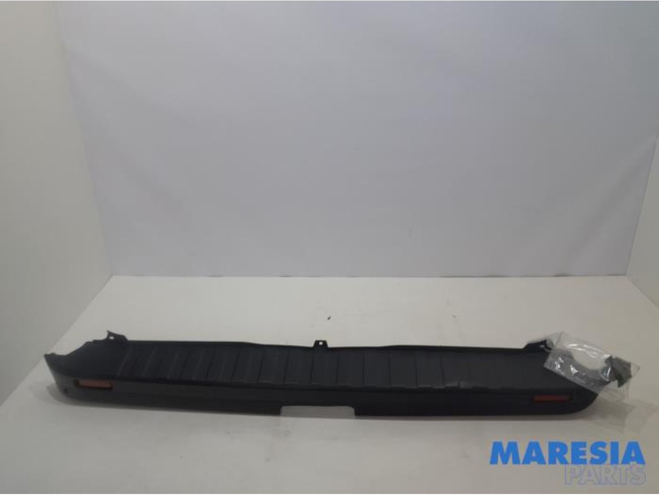 Opel - Vivaro - Rear bumper component, central