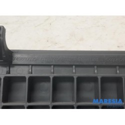 Renault - Scenic - Storage compartment