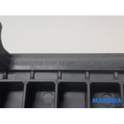 Renault - Scenic - Storage compartment