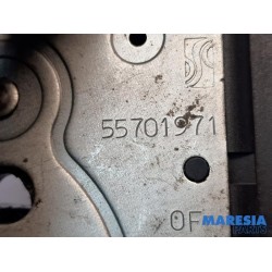 Fiat - 500 - Tailgate lock mechanism