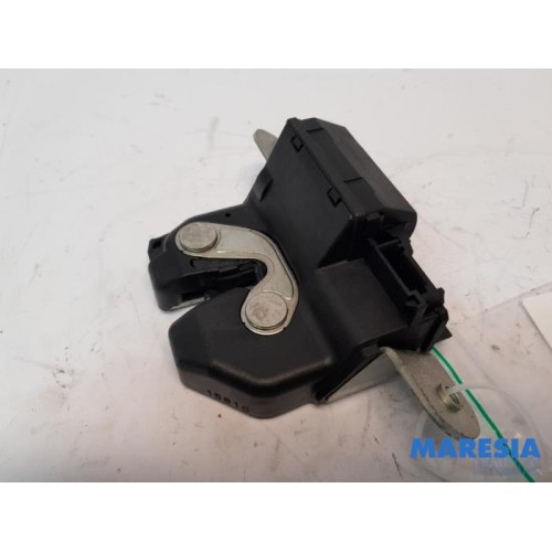 Fiat - 500 - Tailgate lock mechanism