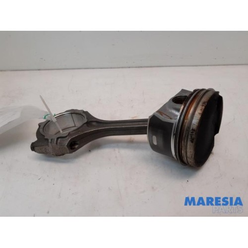 Renault - Megane - Connecting rod