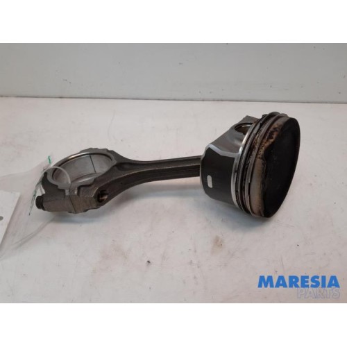 Renault - Megane - Connecting rod