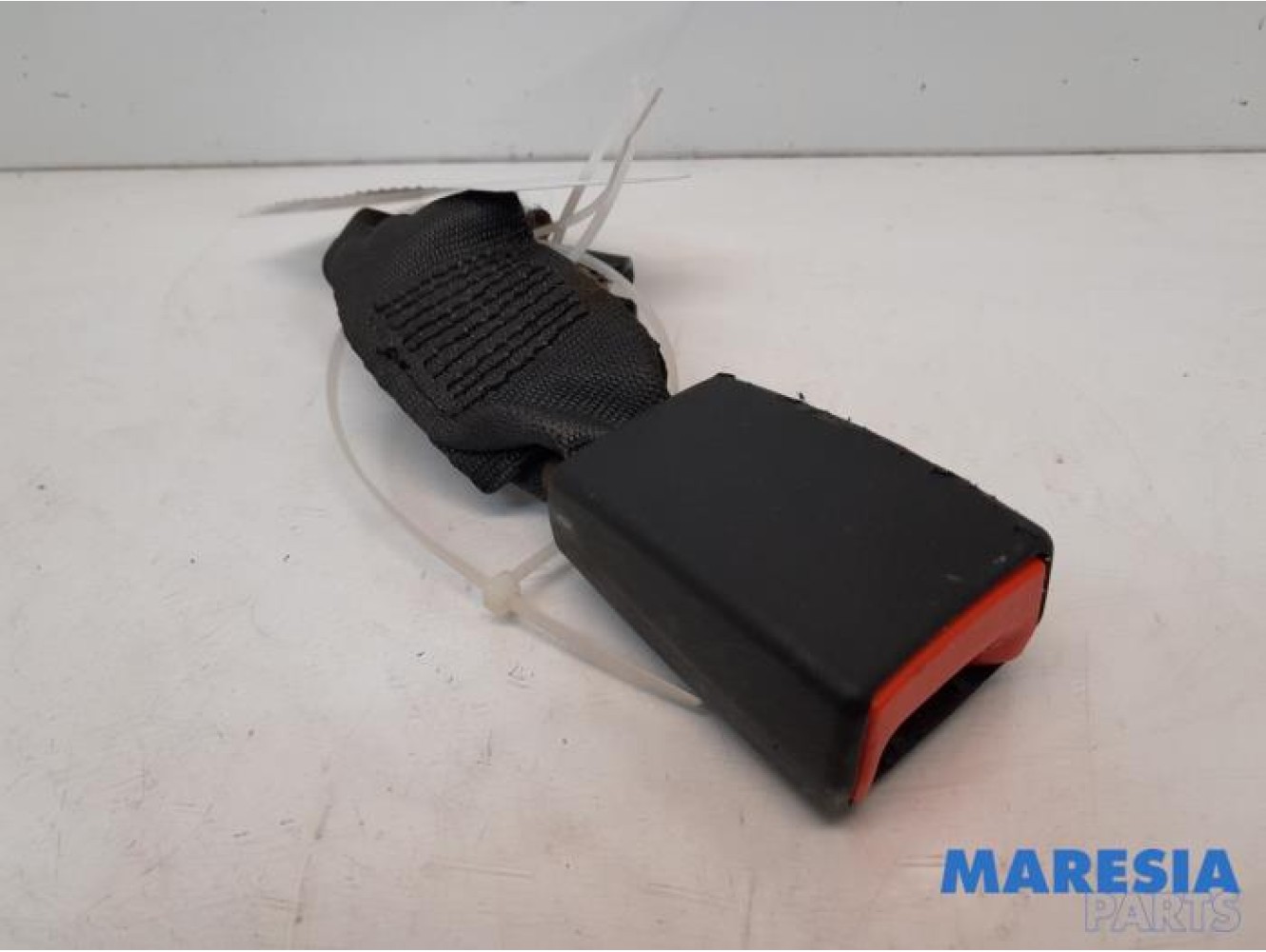 Fiat - 500 - Insertion ceinture de sécurité arrière droite