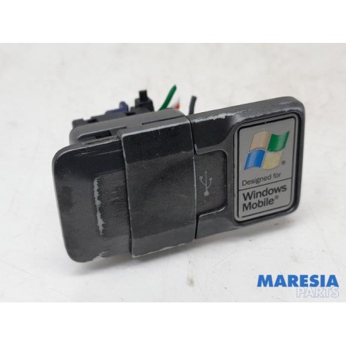 Fiat - 500 - AUX / USB-Anschluss